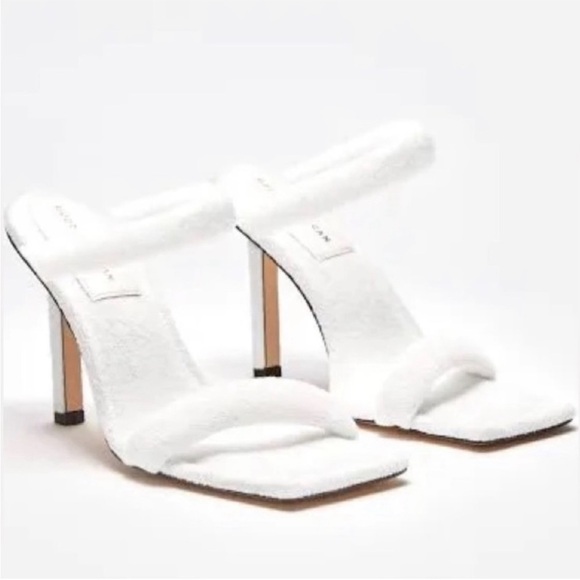 NIB GOOD AMERICAN WHITE TERRY SLIP ON SANDALS - Picture 1 of 13